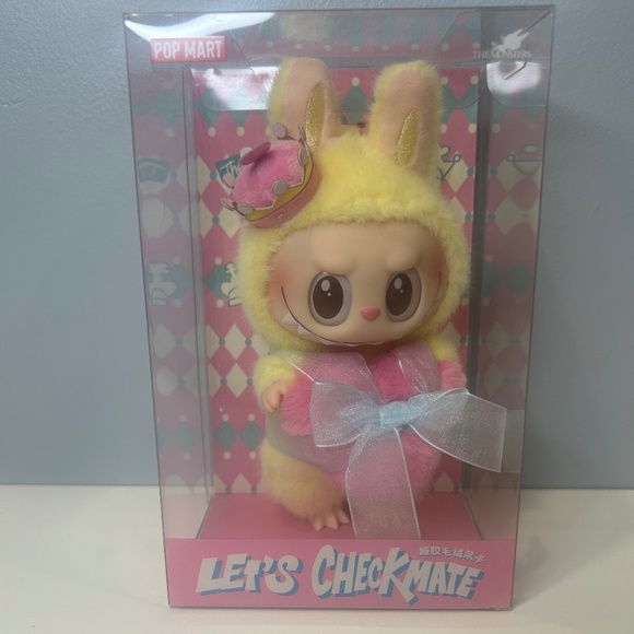 Authentic Labubu 'Let's Checkmate' Queen Pop Mart New Sealed - Picture 1 of 2